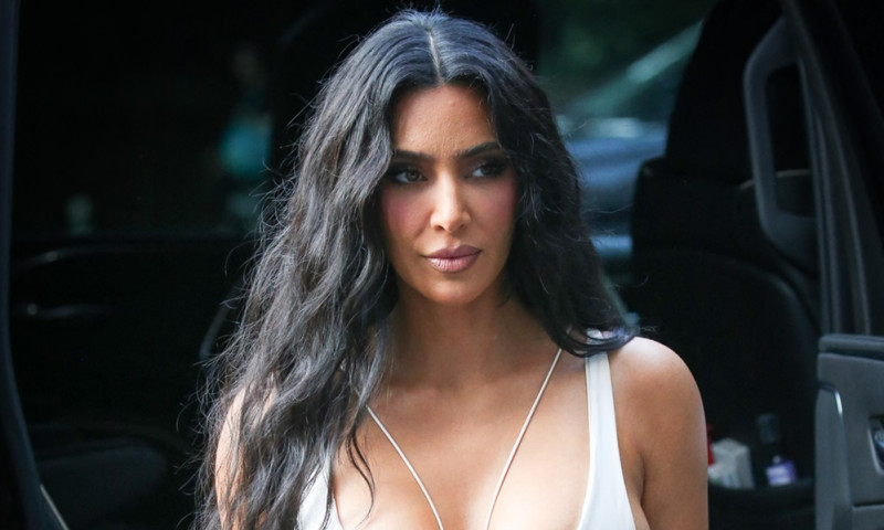 Kim Kardashian puts on a busty display as she arrives back to her NYC hotel.