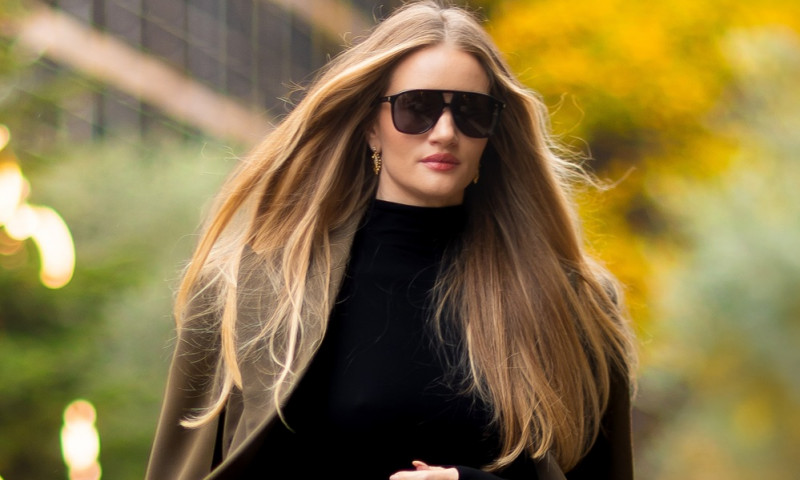 EXCLUSIVE: Rosie Huntington-Whiteley Goes On A Shopping Afternoon After A Lunch At The Connaught In London