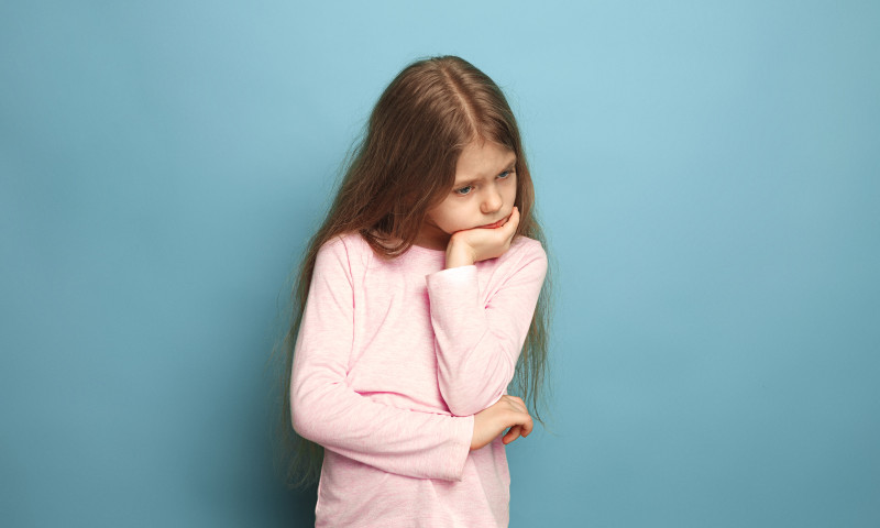 Motivul pentru care un tată și-a trimis fiica în pijamale la școală/ Shutterstock