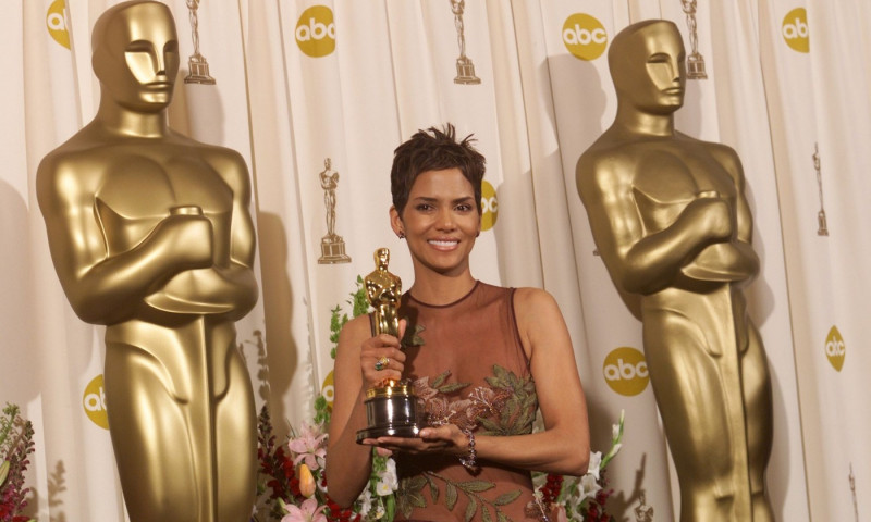 Halle Berry Oscar 2002