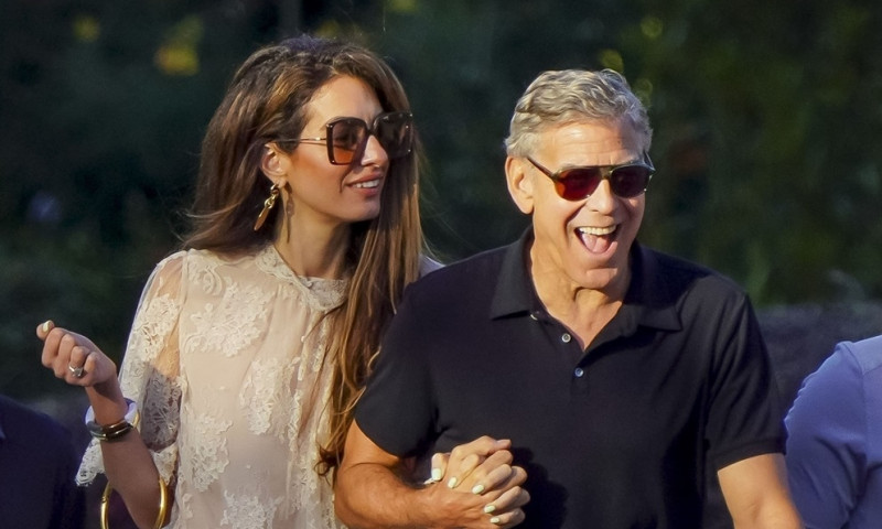 *PREMIUM-EXCLUSIVE* MUST CALL FOR PRICING BEFORE USAGE - 63-year-old American Actor George Clooney and his stunning wife, 46-year-old Amal Clooney show off a little public display of affection en route for their gourmet dining experience on holiday in St