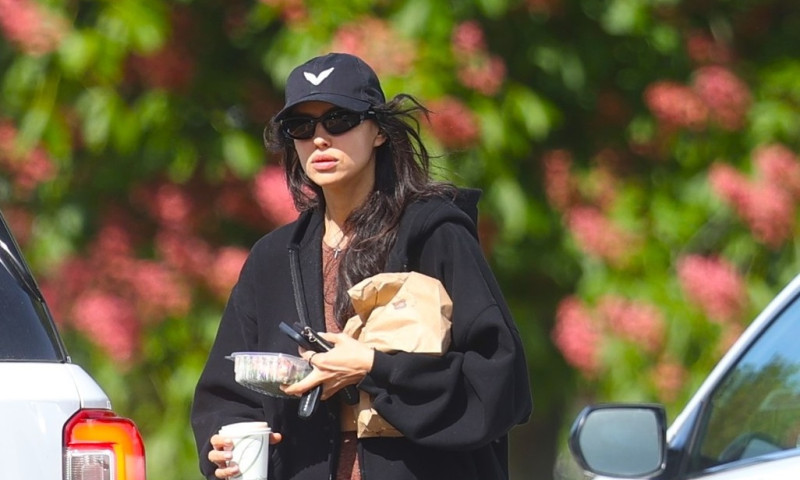 EXCLUSIVE Irina Shayk Grabs Coffee In The Hamptons