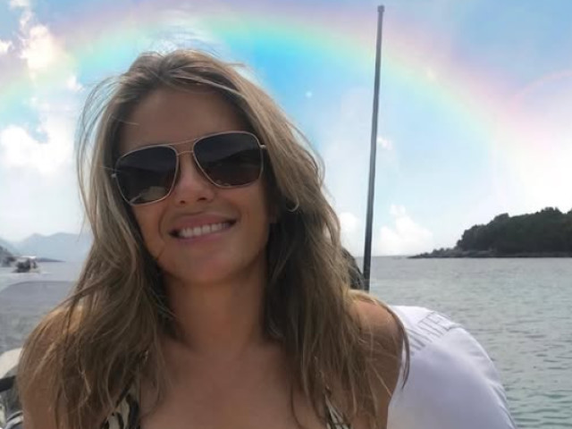 Elizabeth Hurley a împlinit 60 de ani, dar nu renunță la aparițiile în costum de baie: "Pentru mine, fiecare zi e una în bikini"