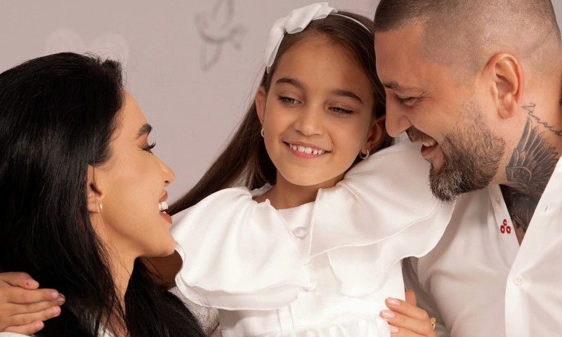 adelina pestritu, sotul ei si fiica lor (1)