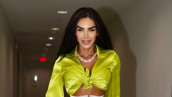 Transformare extremă. Corset 23 de ore pe zi, "abonament" la operații estetice, zero regrete: "Corpul meu ar trebui asigurat"