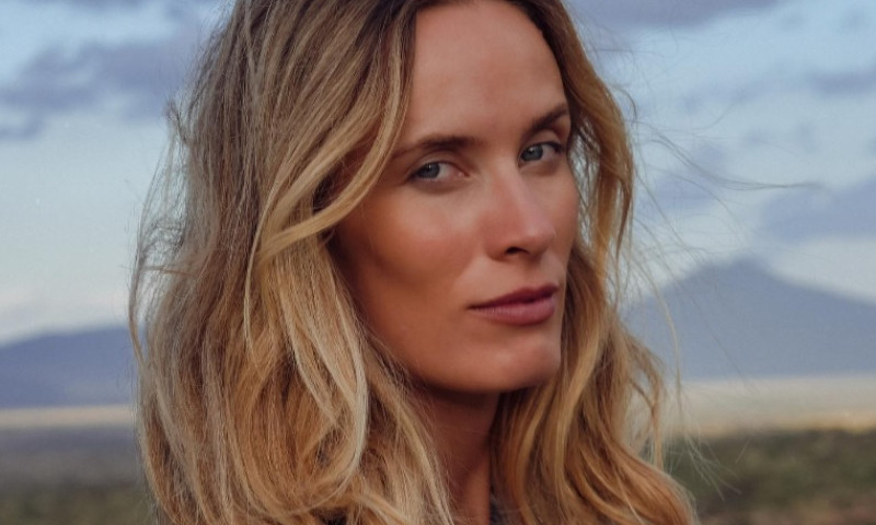 A renunțat la cariera de model pentru a trăi în deșert