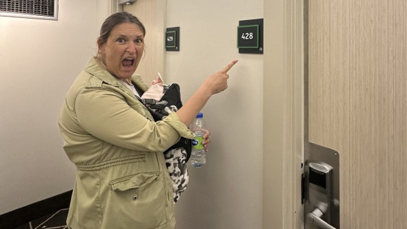 A născut în baia unei camere de hotel, în vacanță, fără să știe o clipă că era gravidă: "A apărut din senin, n-am avut niciun indiciu"