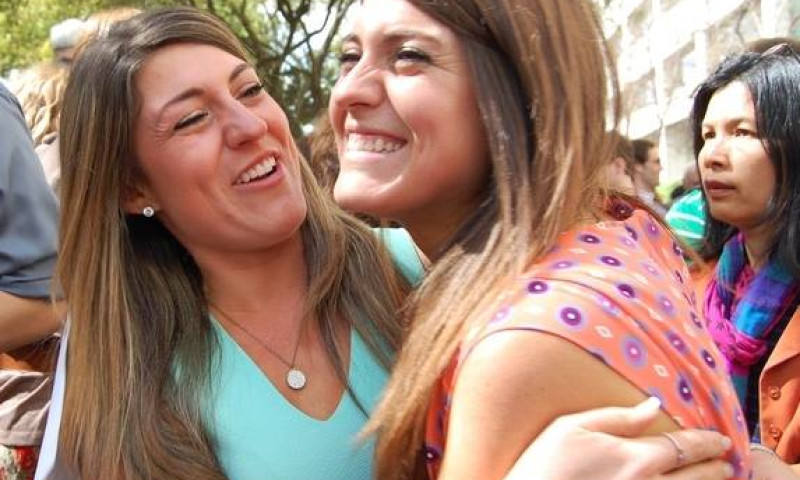 Surorile care au devenit mame în aceeași zi