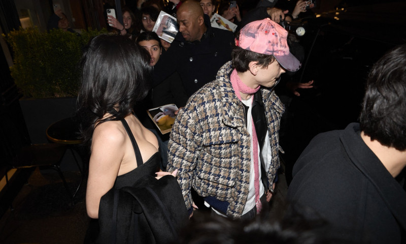 CM - Timothée Chalamet et Kylie Jenner de retour à l&apos;hotel Royal Monceau après avoir diné au Bar des Prés Montaigne après l&apos;avant-première du film &quot;Un parfait inconnu&quot; à Paris