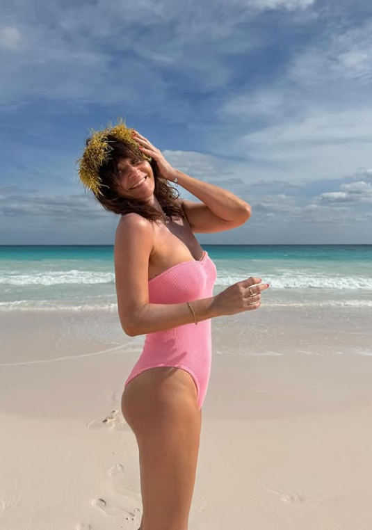 Helena Christensen, supermodel și la 56 de ani. În costum de baie