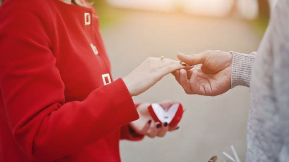 "Am încremenit. Nu voiam să-l fac de rușine". O fată a spus "da" unei cereri în căsătorie în public, dar în culise s-a schimbat totul