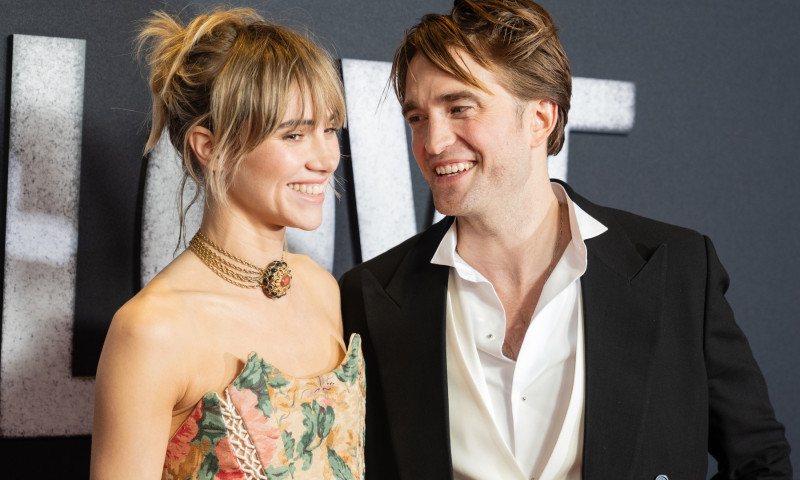Robert Pattinson și Suki Waterhouse
