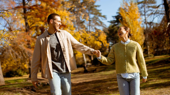 Horoscopul iubirii pentru luna noiembrie 2025. Racii pot transforma prietenia în dragoste, Leii caută claritate în relații