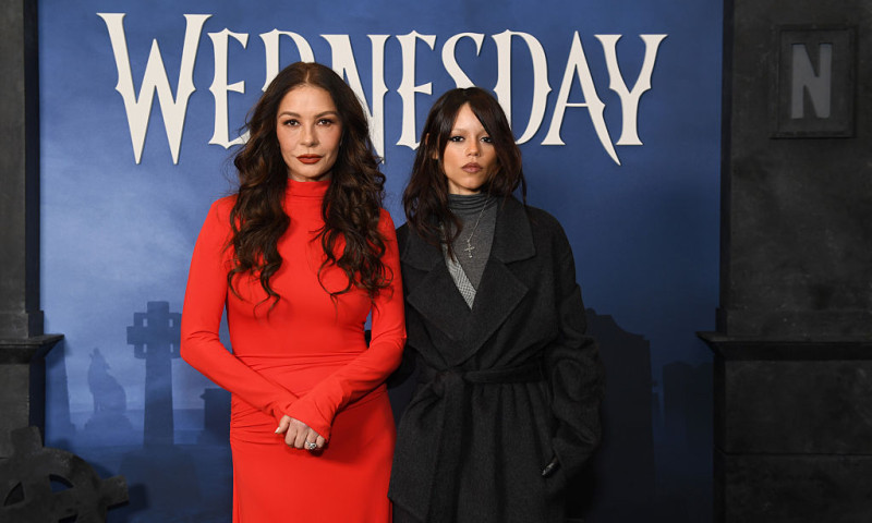 Catherine Zeta-Jones și Jenna Ortega