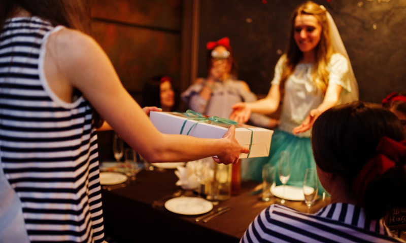 petrecerea burlăcițelor