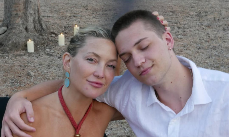 kate hudson si fiul ei (1)