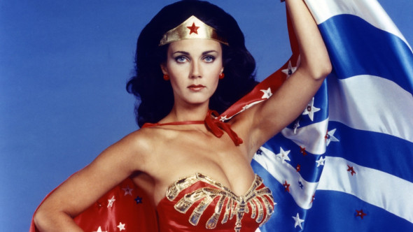 Lynda Carter, apariție spectaculoasă la 75 de ani: “Întinerește?”. Wonder Woman a dezvăluit secretul ei: “Doar apă și săpun”