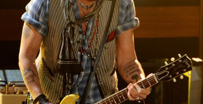 il-recunosti-actorul-de-5-stele-de-la-hollywood-care-s-a-transformat-in-rocker-vezi-cum-a-cantat-aseara