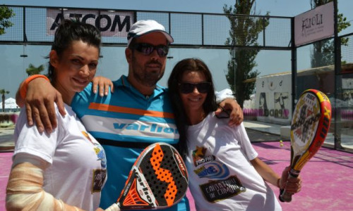 nicoleta-luciu-a-reusit-performanta-de-a-juca-padel-chiar-si-cu-mana-in-ghips-vezi-imagini-de-la-partida 2