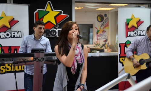 live-session-cu-neylini-in-studioul-profm-vezi-cum-a-cantat-noul-hit-te-iubesc-la-alarma-cu-gicu-si-nicolai 6