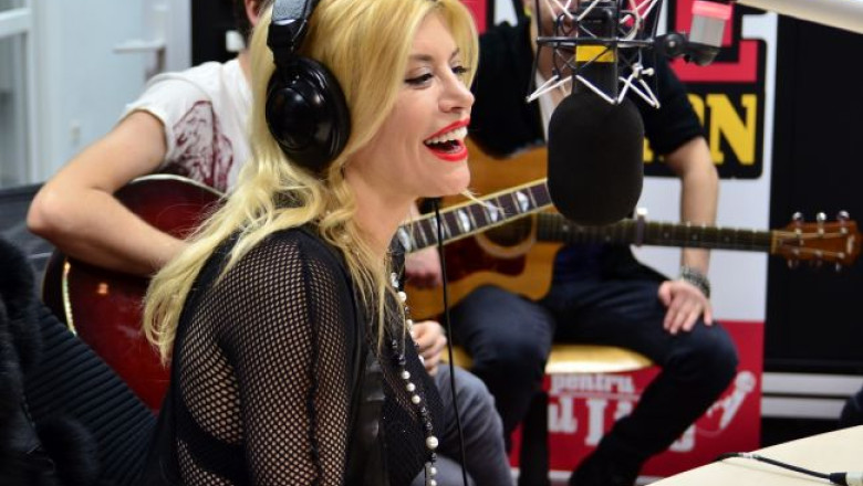 profm-live-session-cu-loredana-a-cantat-lumea-ta-fara-carla-s-dreams-dar-cu-trupa-live-in-studio-video