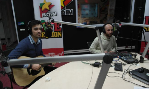 esti-piesa-live-session-pe-beatbox-in-studioul-profm-cu-liviu-teodorescu-si-denis-asculta-noul-hit-plus 1