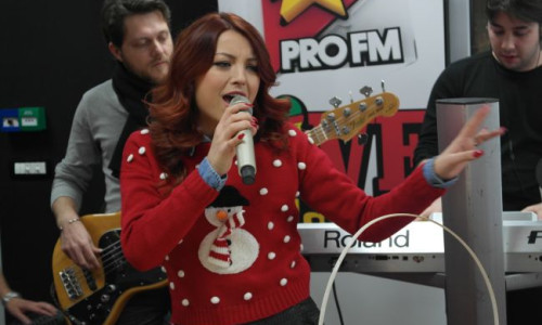 elena-gheorghe-nicole-cherry-si-mamasita-la-profm-christmas-live-session-vezi-ce-colinde-au-cantat-la 12