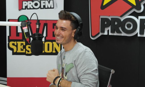 faza-zilei-nu-stie-o-boaba-din-limba-romana-dar-a-cantat-marie-si-marioara-asculta-l-pe-faydee-live-la 1