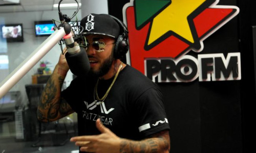 live-session-cu-alex-velea-la-profm-vezi-cum-a-cantat-in-direct-la-radio-hiturile-din-vina-ta-si-minim 5