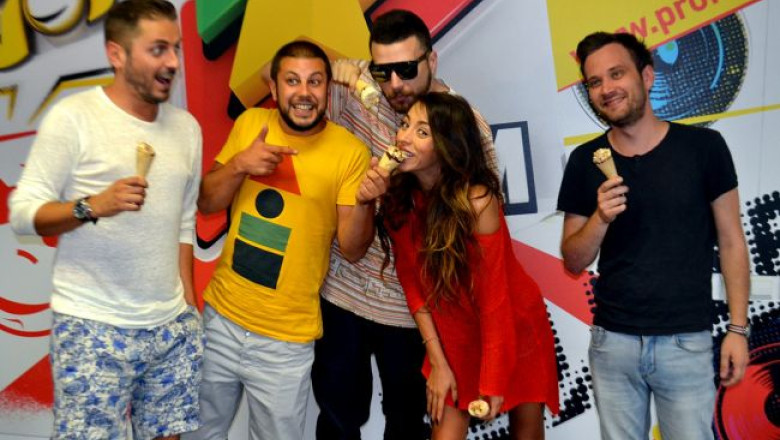 dimineata-cu-inghetata-la-alarma-profm-vezi-cum-au-cantat-yogi-ft-shift-ruby-noul-single-in-studioul-profm 9