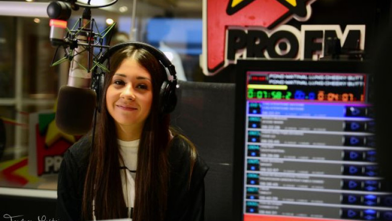 nicole-cherry-live-session-cu-noua-piesa-fata-naiva-dar-si-un-cover-amy-winehouse-vezi-aici-filmarea-din 9