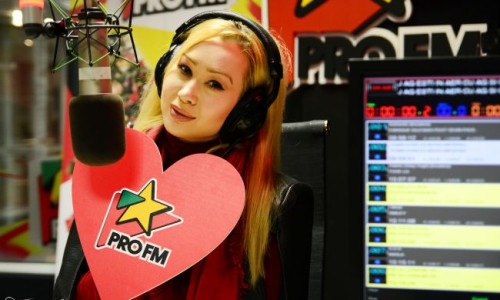 xonia-a-cantat-in-premiera-la-profm-noul-single-vino-inapoi-vezi-aici-filmarea-de-dimineata-de-la-andrei 4