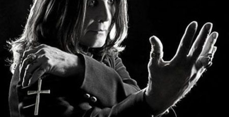 ozzy-osbourne-i-a-dat-unui-cersetor-un-lant-de-aur-de-5000-de