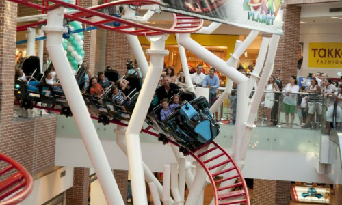 premiera-in-romania-george-vintila-a-inaugurat-primul-roller-coaster-indoor-din-europa-de-est-la-afi-palace 7