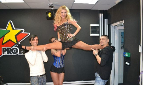 andreea-balan-si-dansatoarele-i-au-invatat-pe-virgil-batista-si-llp-sa-danseze-vezi-imaginile-din-studio