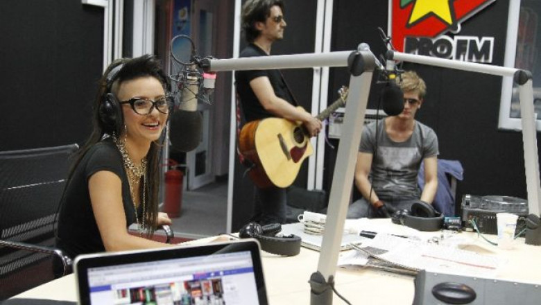 giulia-antonia-e-indragostita-de-smiley-vezi-ce-s-a-discutat-in-studioul-profm-si-asculta-versiunea-live 1