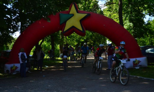 prima-evadare-cu-profm-in-difuzoare-vezi-imagini-de-la-cursa-pe-biciclete-care-a-adunat-mii-de-oameni 43