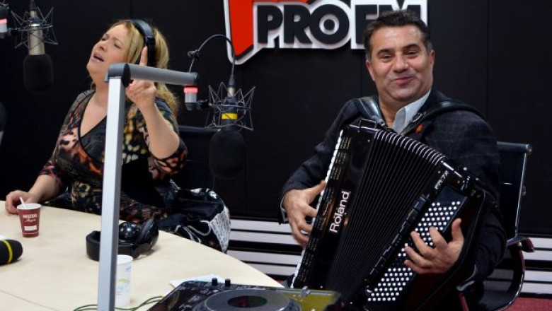 cantare-pentru-victoria-stelei-si-pentru-patronul-echipei-de-la-viorica-si-ionita-din-clejani-vezi-ce 5