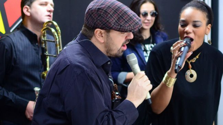 show-live-la-alarma-profm-cu-julie-mayaya-vezi-ce-piese-a-cantat-in-studio-cu-orchestra-in-spate-video
