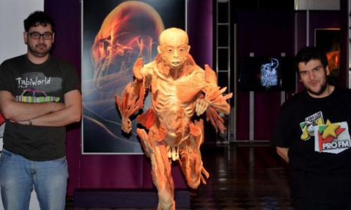 lectia-de-anatomie-de-la-alarmaprofm-in-direct-la-radio-de-la-celebra-expozitie-the-human-body-de-la-muzeu 6