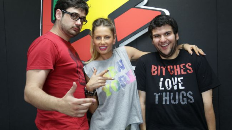 andreea-banica-a-adus-vara-la-alarma-profm-vezi-ce-s-a-intamplat-in-aceasta-dimineata-in-studio-foto 2