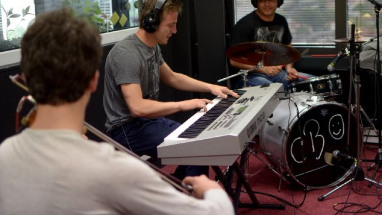 classic-beat-orchestra-de-la-romanii-au-talent-au-cantat-live-in-studioul-alarma-profm-afla-cum-au-simtit 5