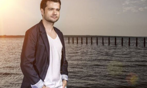 laurentiu-duta-vine-luni-dimineata-la-alarmaprofm-asculta-live-noul-single-si-cunoaste-o-pe-kaira-cea 2