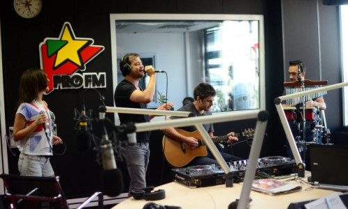 alarma-profm-a-lansat-o-noua-premiera-la-radio-piesa-ldquo-raza-de-soare-rdquo-laurentiu-duta-si-kaira 1