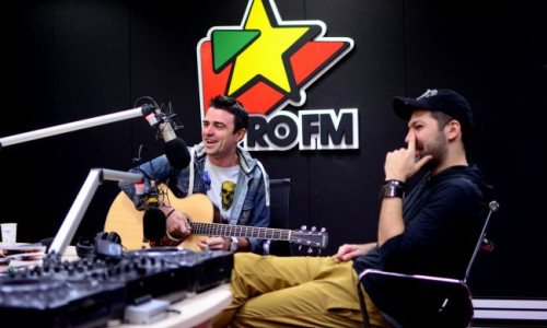 trupa-vunk-a-cantat-in-premiera-la-alarma-profm-varianta-acustica-a-noului-single-ldquo-asa-si-rdquo-vezi 1