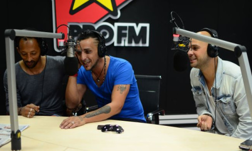 alb-negru-au-lansata-azi-colegi-de-camera-in-premiera-la-alarma-profm-vezi-cum-au-cantat-live-video