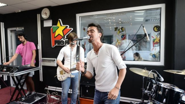max-dragomir-a-cantat-la-alarma-profm-un-medley-demn-de-cartea-recordurilor-ndash-20-de-hituri-in-3-minute 5