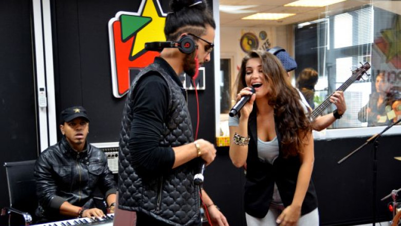 glance-si-mandinga-live-la-alarmaprofm-vezi-cantarile-din-studio-video 9
