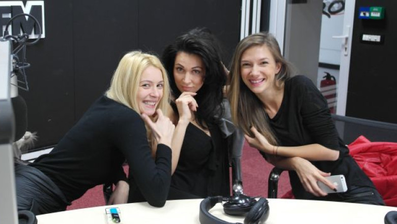 cea-mai-tare-provocare-3-vedete-sexy-mimeaza-travaliul-in-timp-ce-citesc-stiri-la-radio-video 15