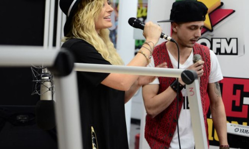 delia-si-uddi-au-cantat-live-cu-toata-trupa-noul-single-ipotecat-la-alarmaprofm-vezi-video-ul-din-studio